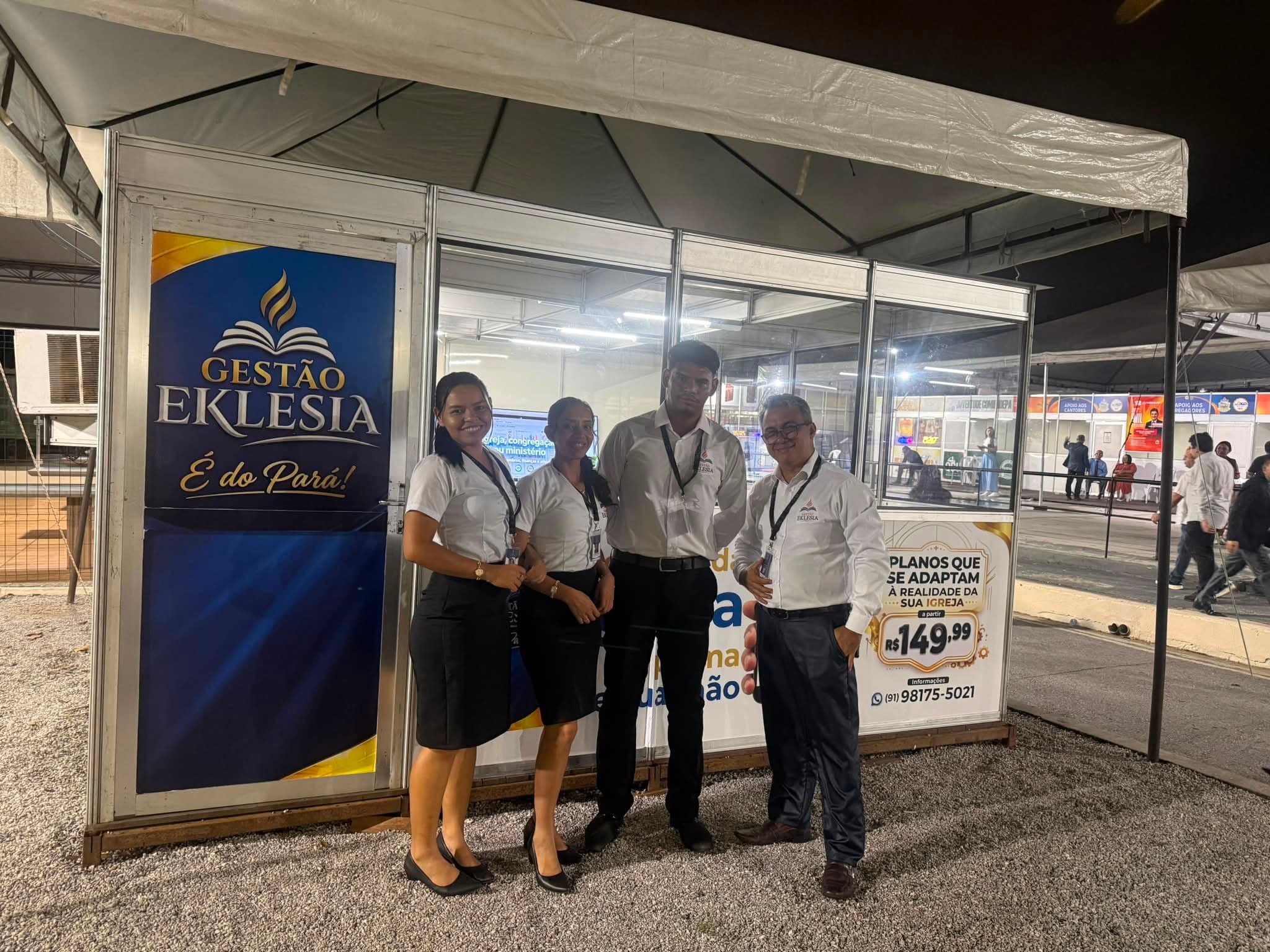 Equipe da Alcantara Sistemas em Stand de Convenção